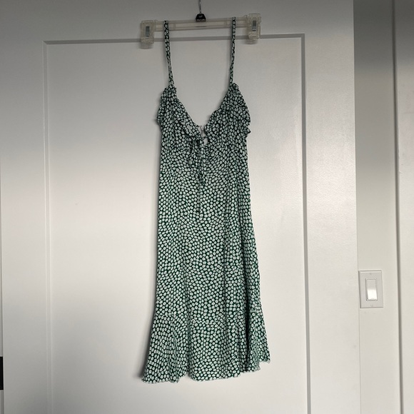 Dresses & Skirts - NWT green floral mini sun dress